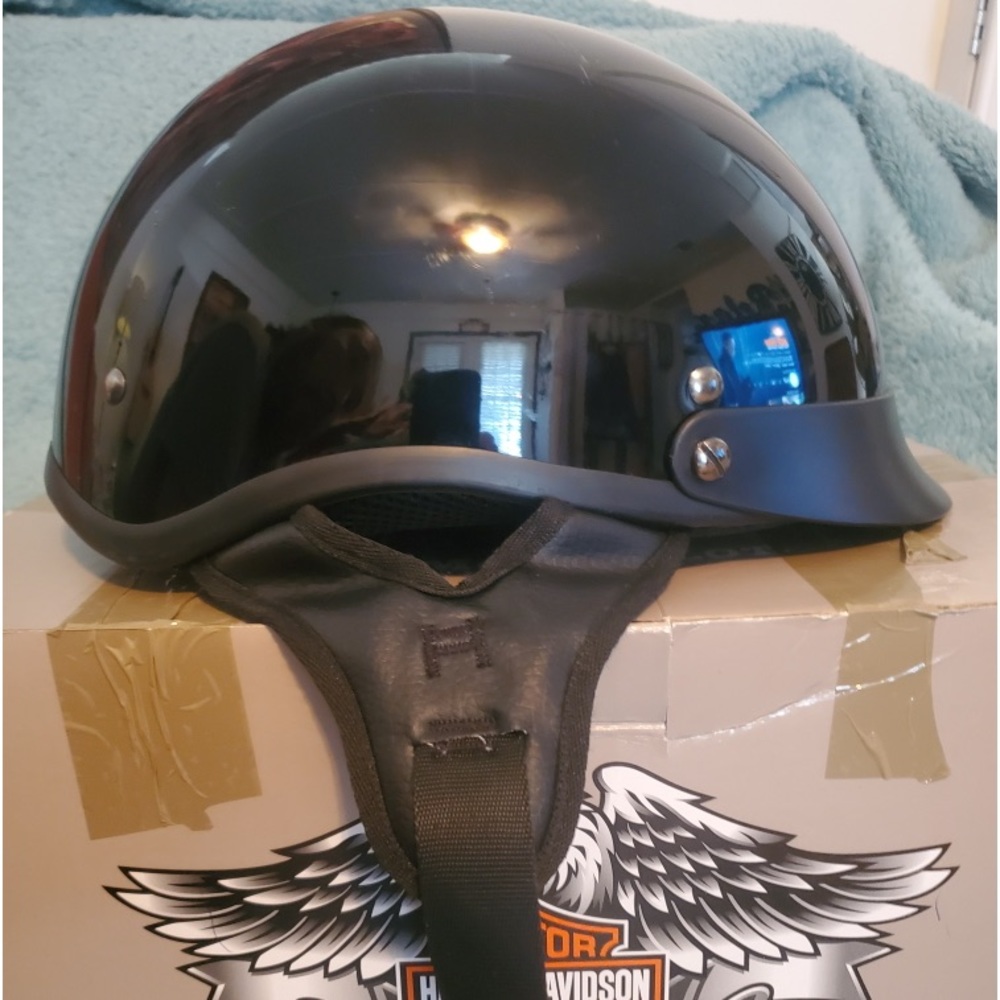 Women’s Medium Harley Davidson helmet.